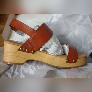 NEW TORRID Brown Buckle Wood Block Heel Sandals 7.5